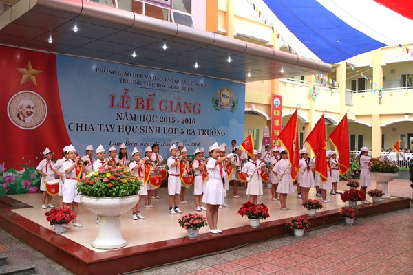 Nghi lễ chào cờ Lễ bế giảng năm học 2015 - 2016